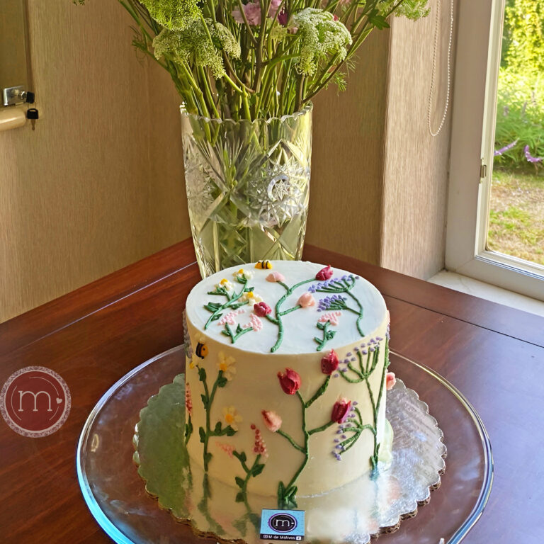 pasteles personalizados con flores de colores