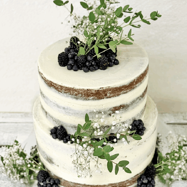 pastel de bodas con eucalipto