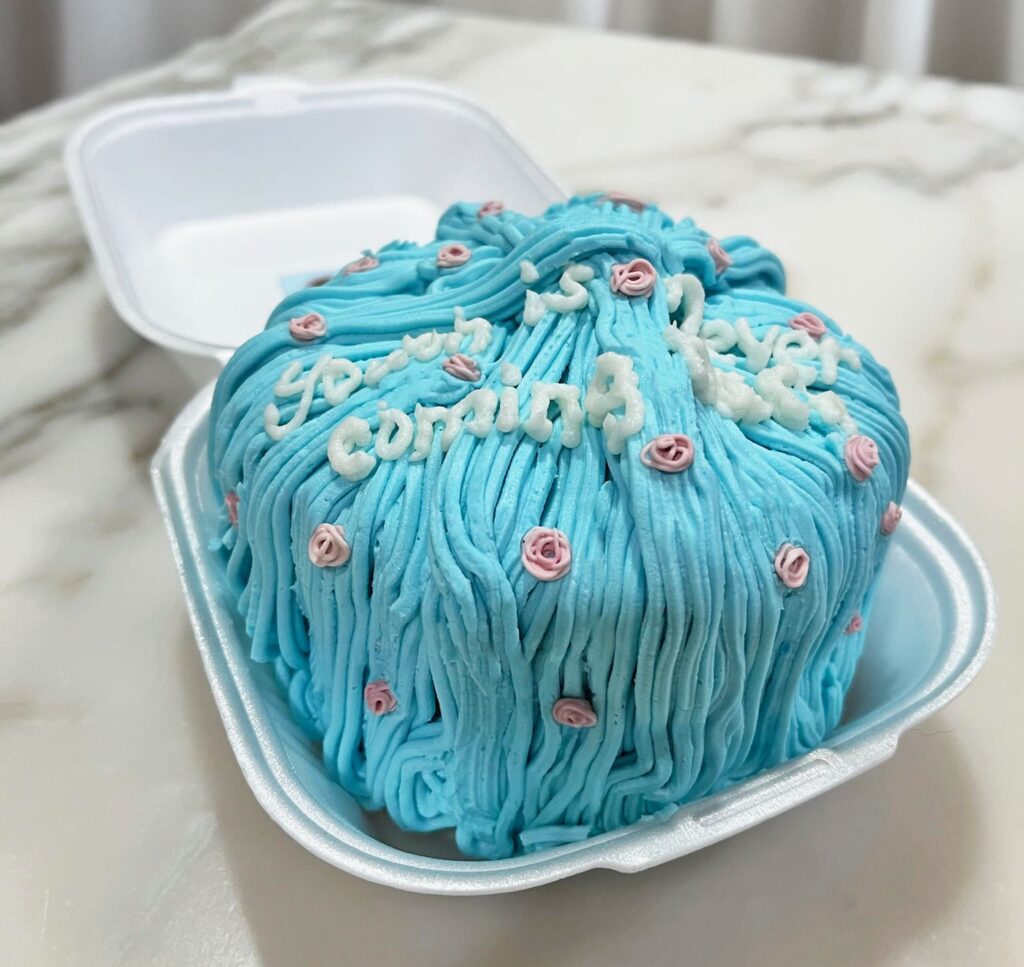 mini pastel con textura de hilos