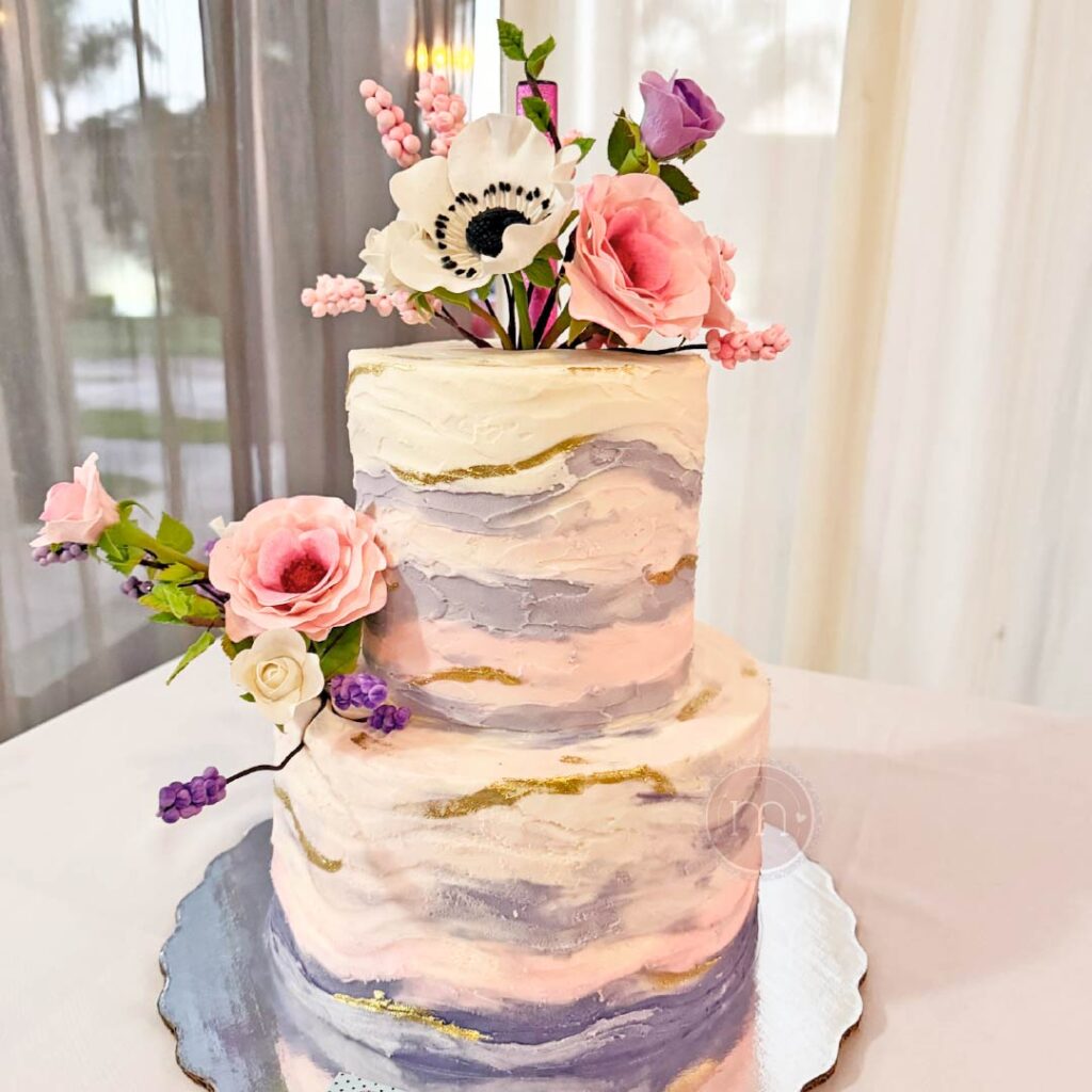 Pastel de bodas con flores